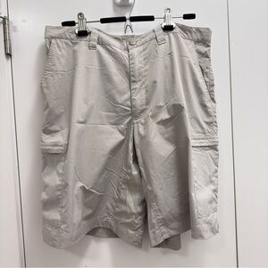 Patagonia Men's light grey hiking Cargo Shorts for outdoor active size 38